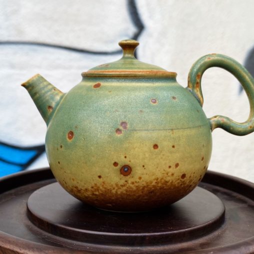 Керамический чайник Цзиндэчжэнь (зеленый) Керамический чайник из столицы Китайского фарфора, города  Цзиндэчжэнь. Объем 160 мл.
